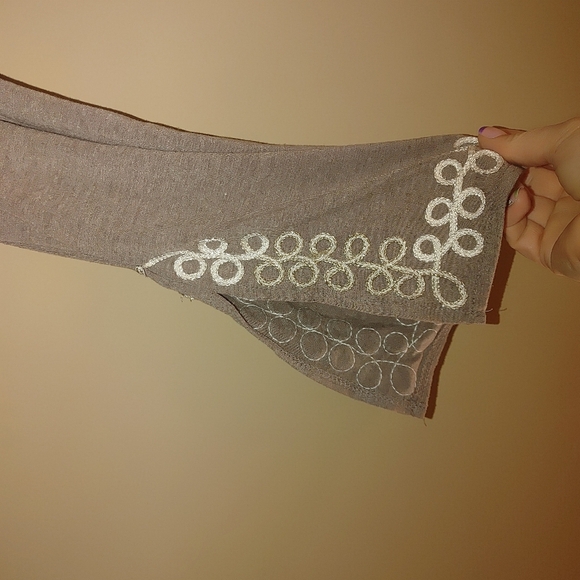 Lauren Michelle Women's Embroidered Brown Top W/bell Sleeve, Size M - Picture 5 of 6